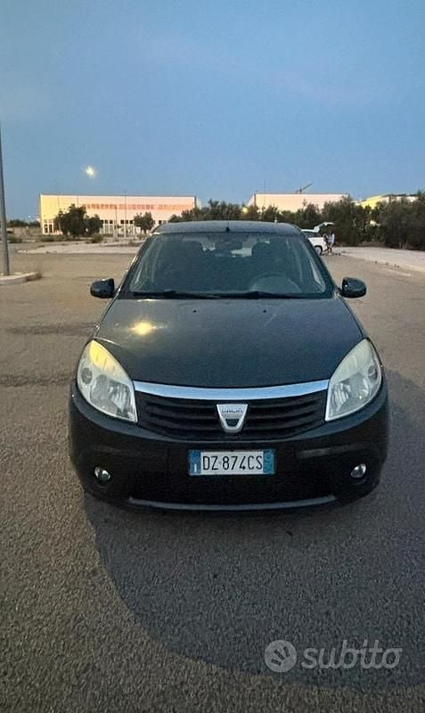 Nero Usata 2008 Dacia Sandero Tre volumi | 3799 € - Immagine 1/4