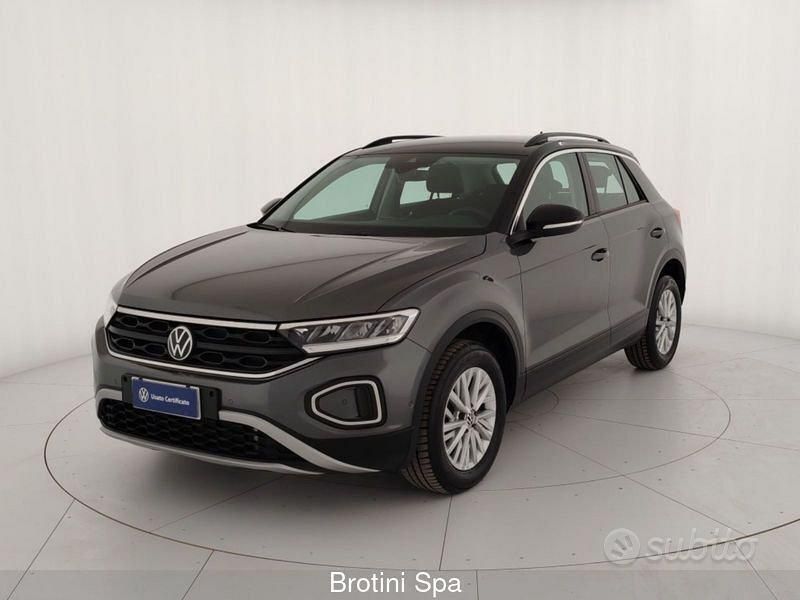 Usata VW T-Roc Life 150 CV (110 kW) 2023 Grigio SUV