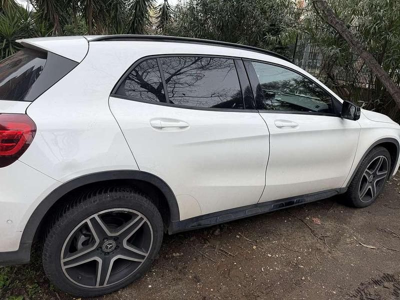 Usata Mercedes GLA200 Premium 136 CV (100 kW) 2019 Bianco SUV