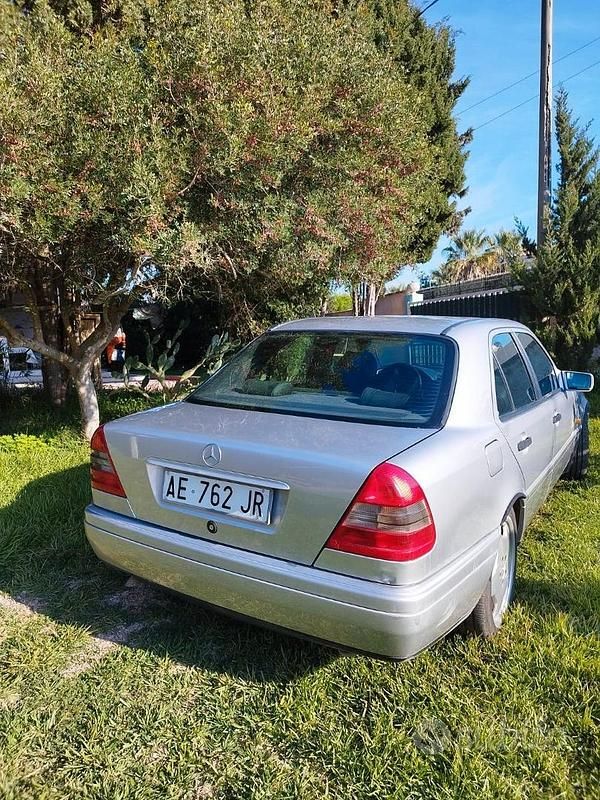 Usata Mercedes C200 136 CV (100 kW) 1995 Grigio Berlina