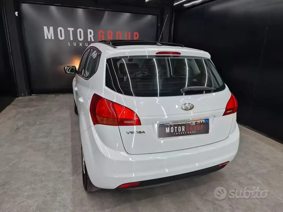 Usata Kia Venga 90 CV (66 kW) 2013 Bianco Utilitaria