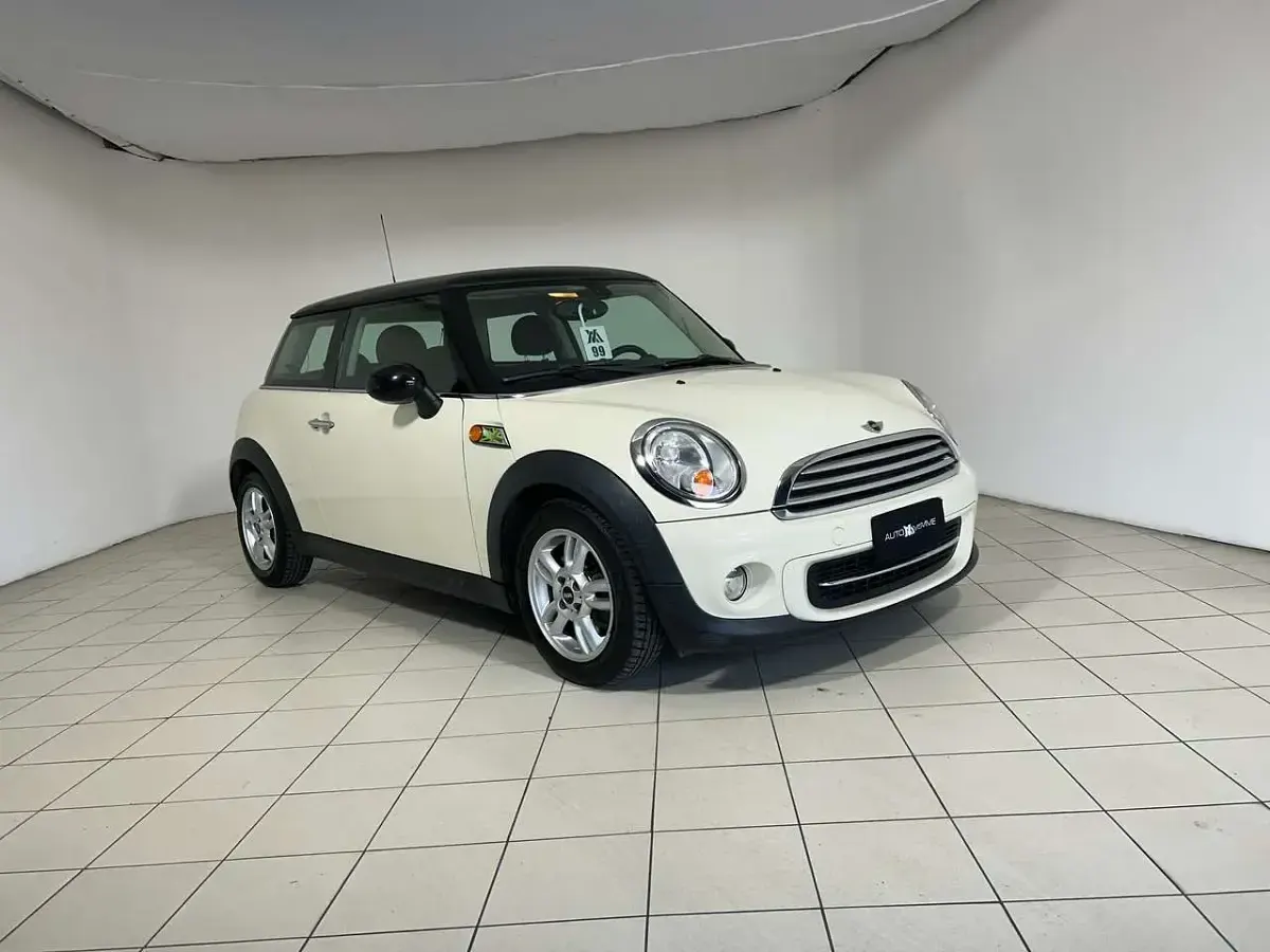 Usata Mini Cooper 122 CV (89 kW) 2012 Beige tetto nero Utilitaria