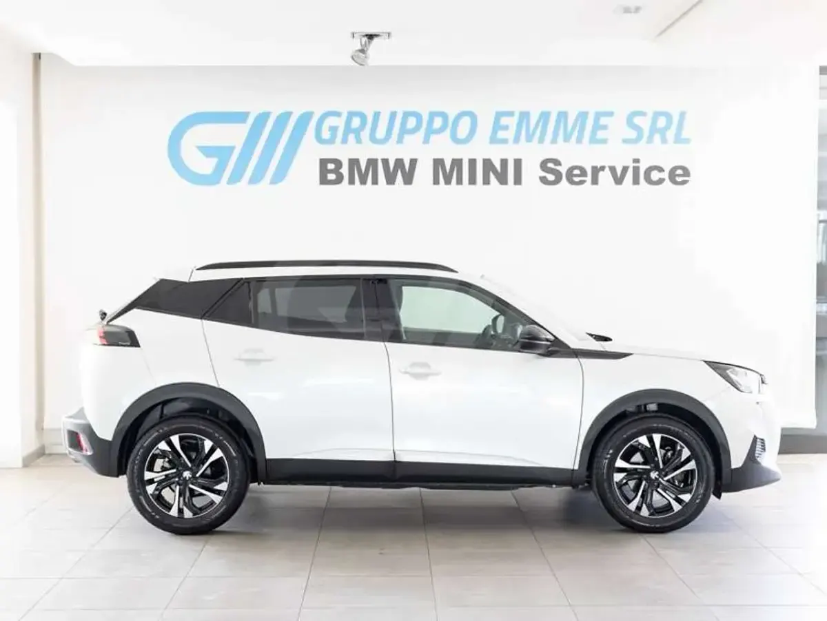Usata Peugeot 2008 Allure 131 CV (96 kW) 2023 Bianco perla SUV