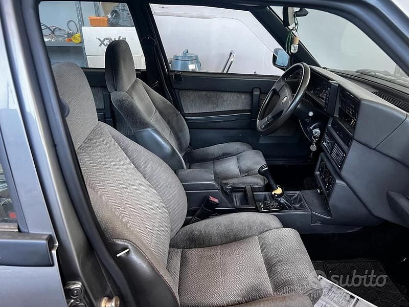 Usata Alfa Romeo 75 155 CV (114 kW) 1989 Giallo Berlina
