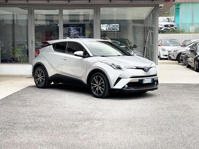 Usata Toyota C-HR 98 CV (72 kW) 2017 Argento SUV