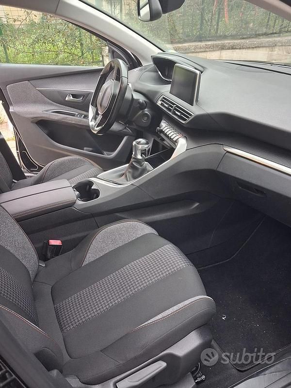 Usata Peugeot 3008 130 CV (95 kW) 2019 Nero SUV