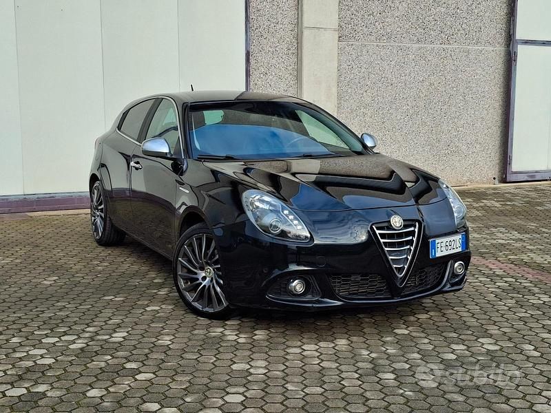 Nero Usata 2016 Alfa Romeo Giulietta Distinctive Tre volumi | 6500 € (Ottimo prezzo) - Immagine 1/4