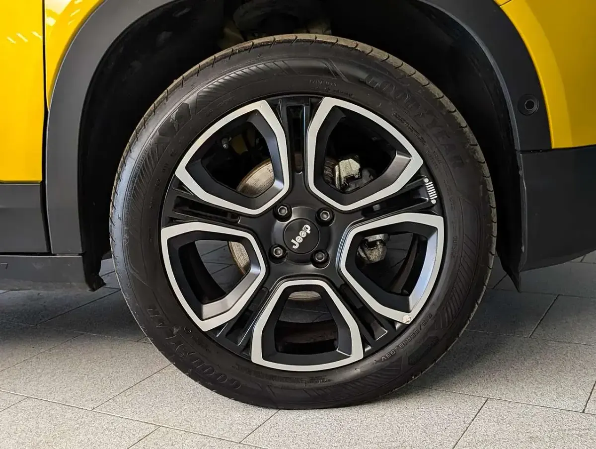 Usata Jeep Avenger Summit 101 CV (74 kW) 2025 Oro SUV