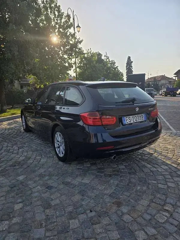 Usata BMW 318 Luxury Line 143 CV (105 kW) 2014 Blu/azzurro Station wagon