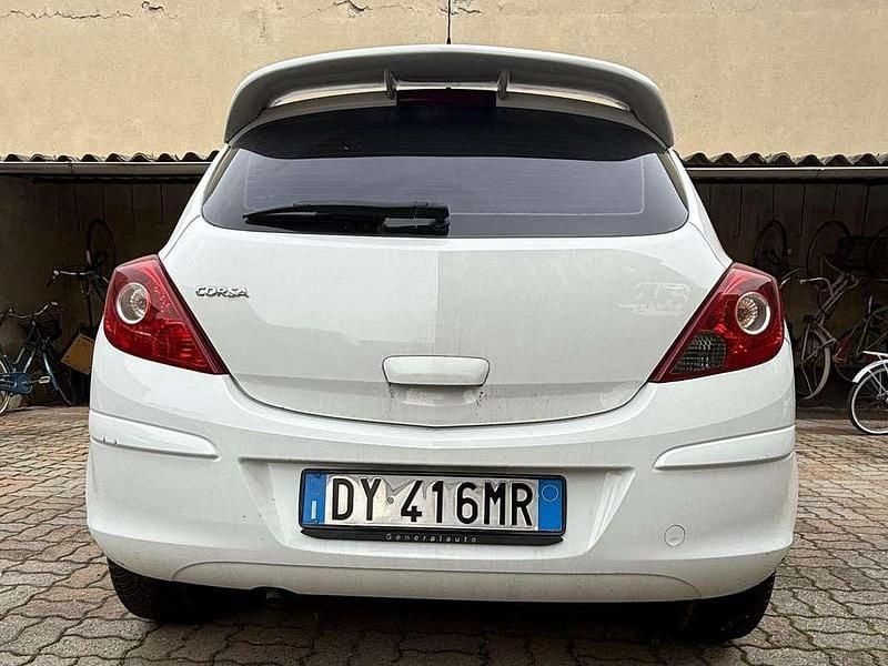 Usata Opel Corsa 80 CV (58 kW) 2010 Bianco Utilitaria