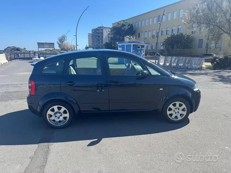 Usata Audi A2 75 CV (55 kW) 2003 Blu Utilitaria