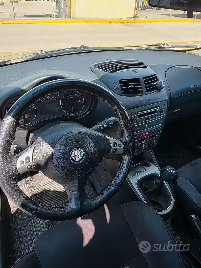 Usata Alfa Romeo 147 150 CV (110 kW) 2006 Grigio Utilitaria