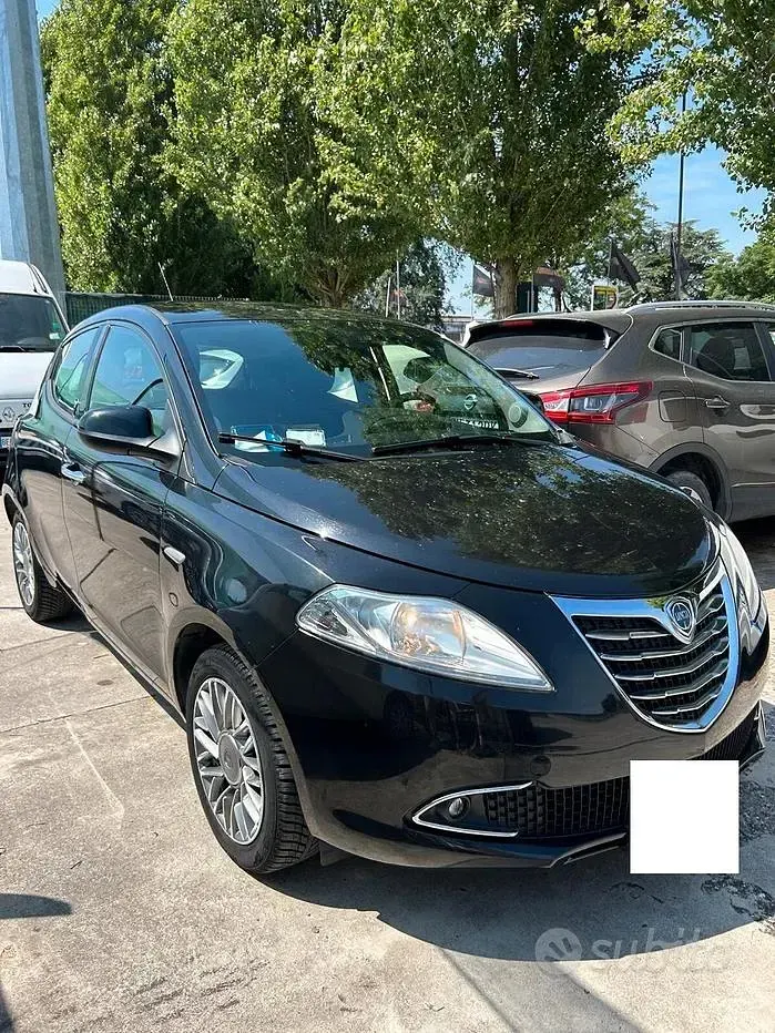 Usata Lancia Ypsilon Silver 69 CV (50 kW) 2012 Nero Utilitaria