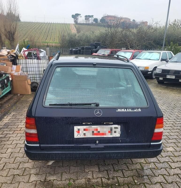 Blu Usata 1990 Mercedes E300 Station wagon | 5900 € - Immagine 1/4