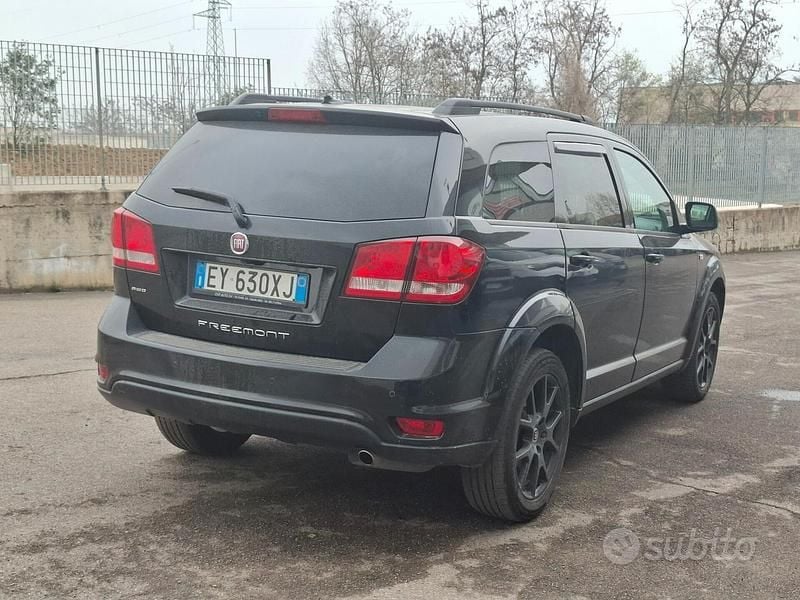 Usata Fiat Freemont Black Code 170 CV (125 kW) 2015 Nero SUV