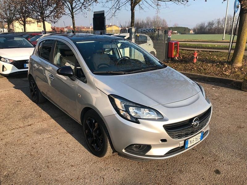 Używany Opel Corsa Innovation 90 KM (66 kW) 2018 Srebrny Hatchback