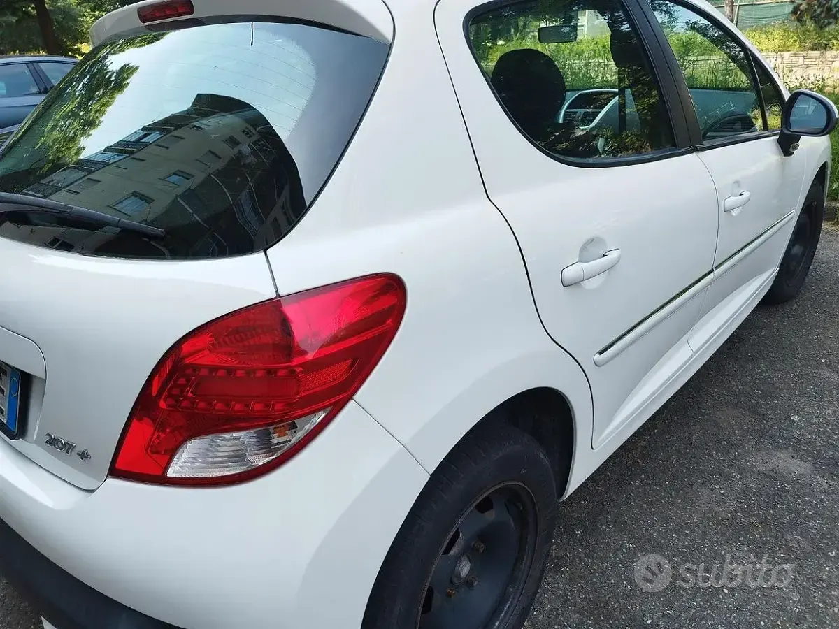 Usata Peugeot 207 75 CV (55 kW) 2013 Bianco Utilitaria