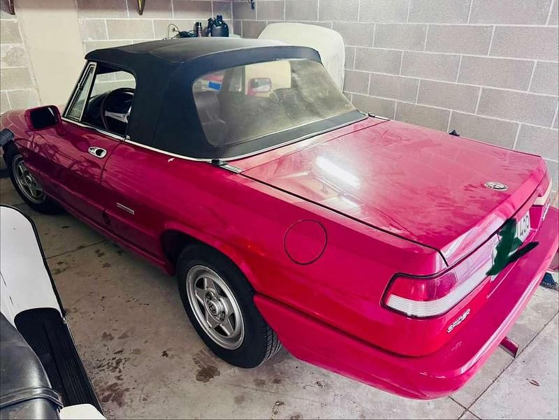 Usata Alfa Romeo Spider 101 CV (74 kW) 1991 Rosso Cabrio