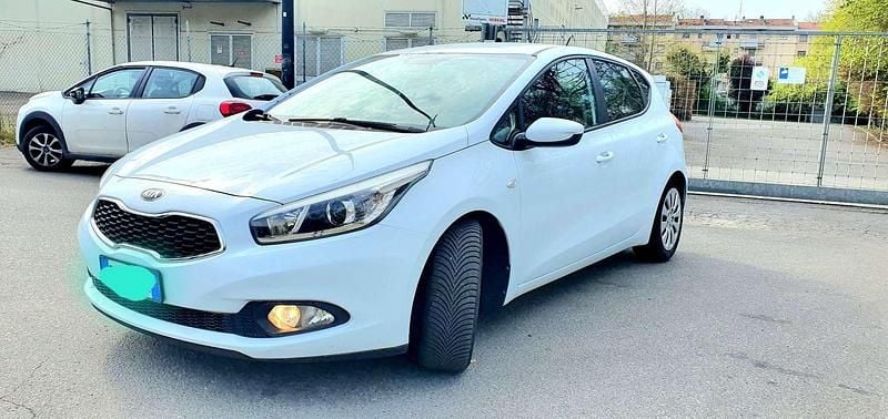 Usata Kia Ceed DREAM-TEAM Edition 116 CV (85 kW) 2015 Utilitaria