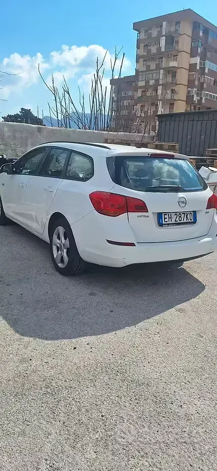Käytetty Opel Astra 110 HP (80 kW) 2011 Farmari