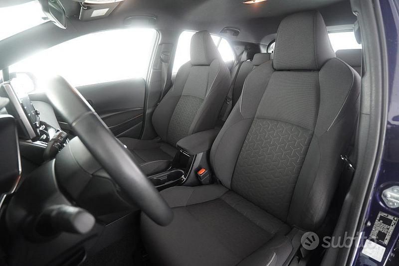 Usata Toyota Corolla Business Edition 98 CV (72 kW) 2021 Deep blue Berlina