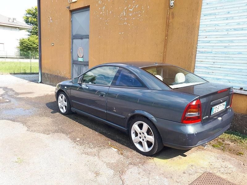 Usata Opel Astra 116 CV (85 kW) 2003 Verde Coupé