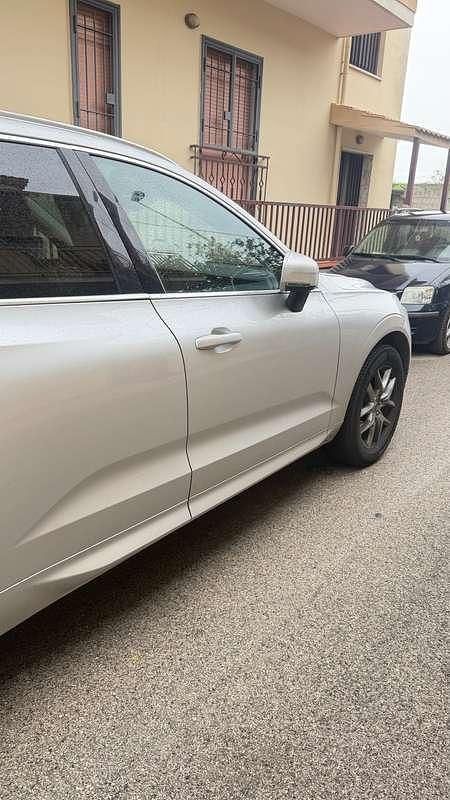 Grigio Usata 2018 Volvo XC60 SUV | 20.000 € (Molto cara) - Immagine 1/4