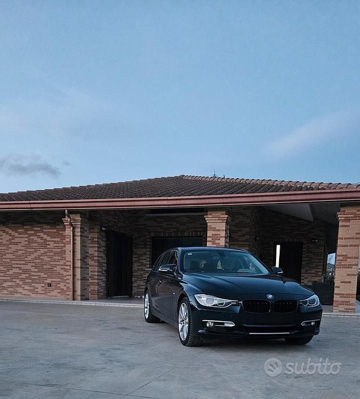 Usata BMW 330 Comfort Edition 272 CV (200 kW) 2014 Blu Station wagon