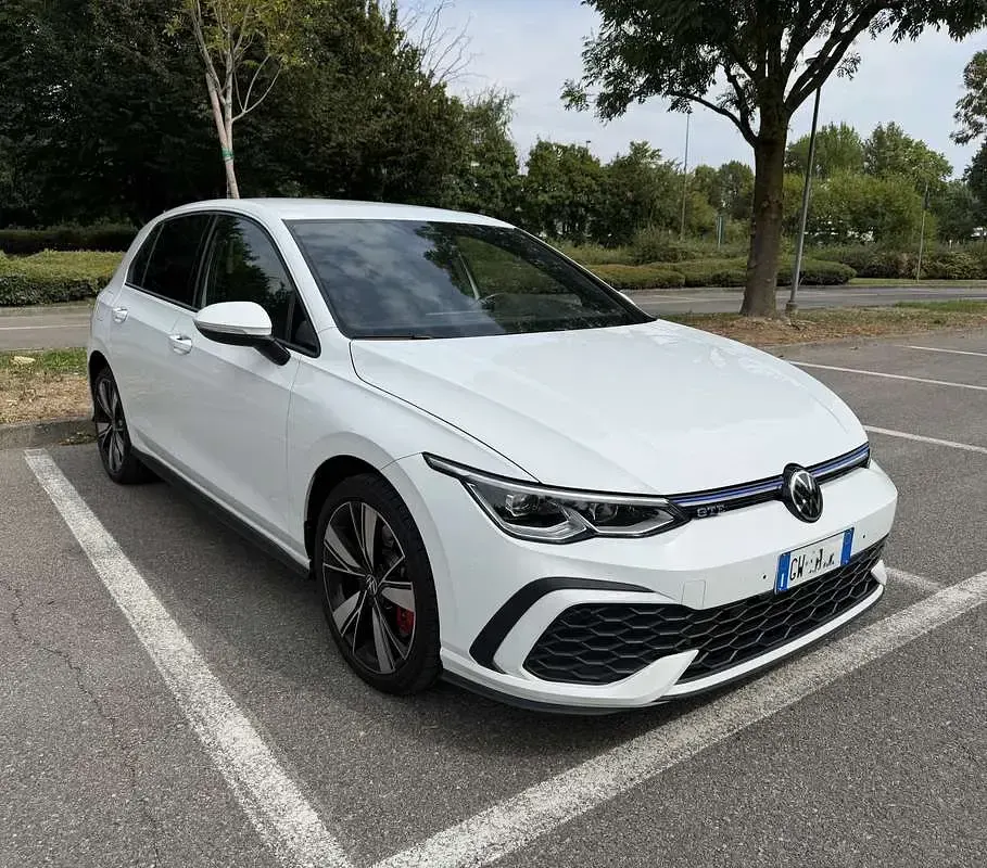 Usata VW Golf VIII GTE 150 CV (110 kW) 2021 Bianco Utilitaria
