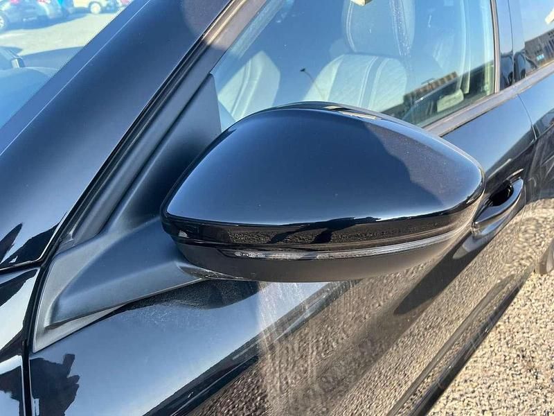 Usata Peugeot 208 Allure 101 CV (74 kW) 2025 Nero Utilitaria