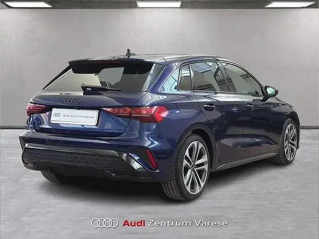 Usata Audi A3 S-Line 150 CV (110 kW) 2025 Blu navarra Berlina