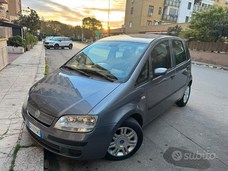 Grigio Usata 2007 Fiat Idea Monovolume | 4950 € - Immagine 1/4