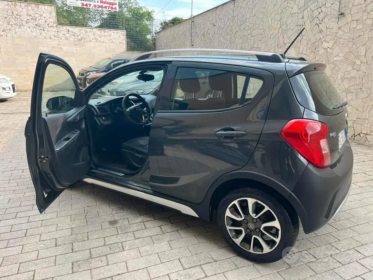 Usata Opel Karl Rocks 73 CV (53 kW) 2017 Nero Utilitaria