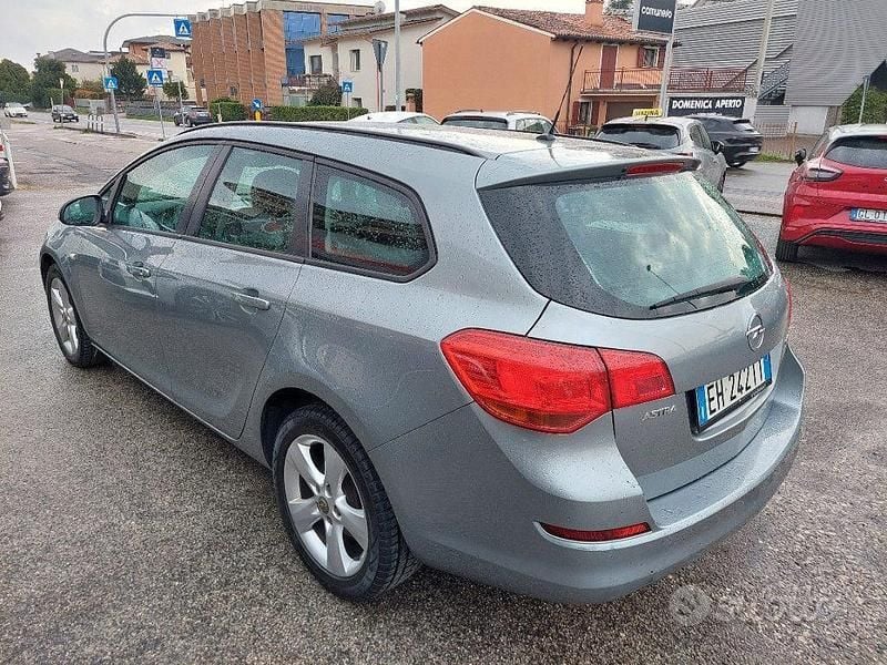 Occasion Opel Astra 110 ch (80 kW) 2011 Gris Break