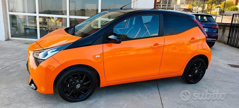 Usata Toyota Aygo X-wave 72 CV (52 kW) 2019 Arancione Utilitaria