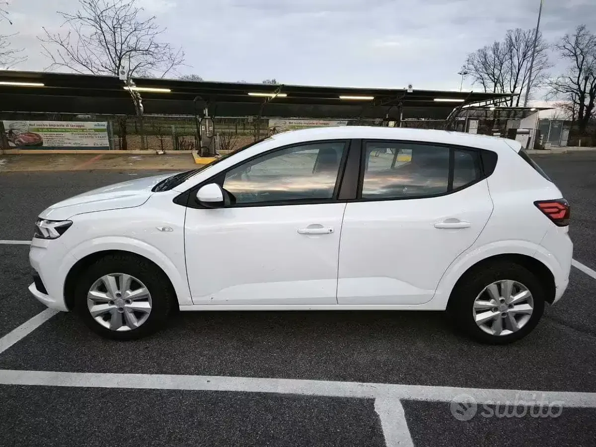 Usata Dacia Sandero Comfort 101 CV (74 kW) 2023 Bianco Berlina