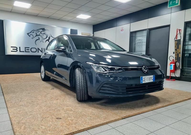Usata VW Golf VIII Life 115 CV (84 kW) 2021 Grigio Berlina