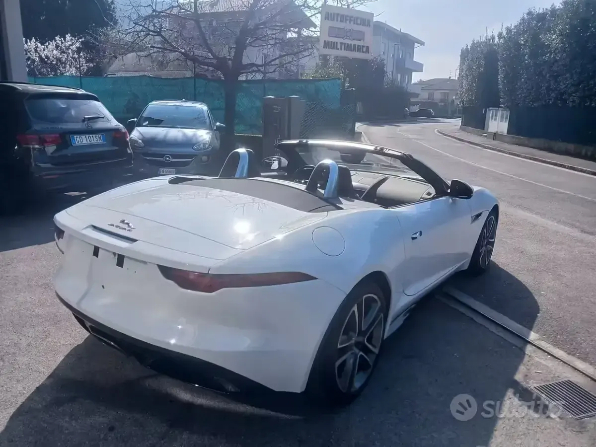 Usata Jaguar F-Type R-Dynamic 300 CV (220 kW) 2021 Bianco Cabrio