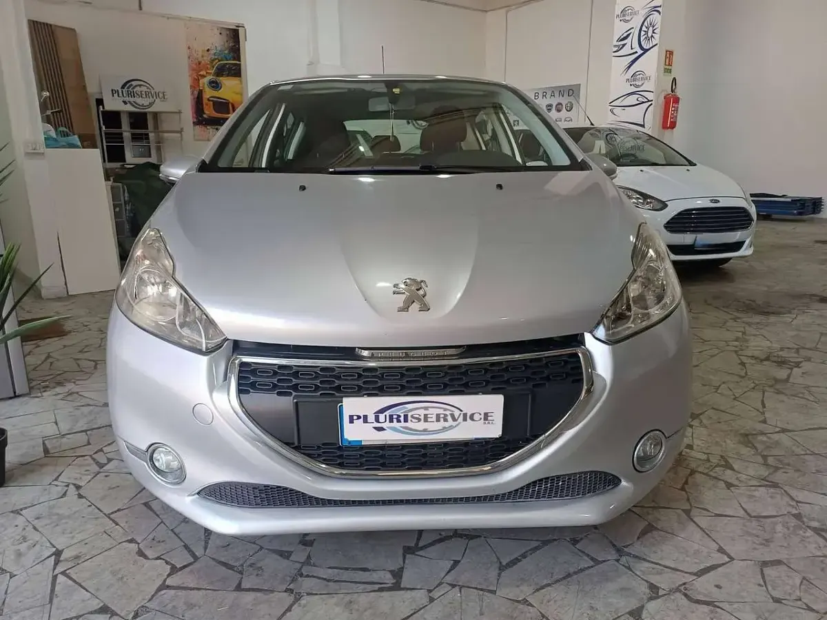 Usata Peugeot 208 Allure 95 CV (69 kW) 2015 Argento Utilitaria