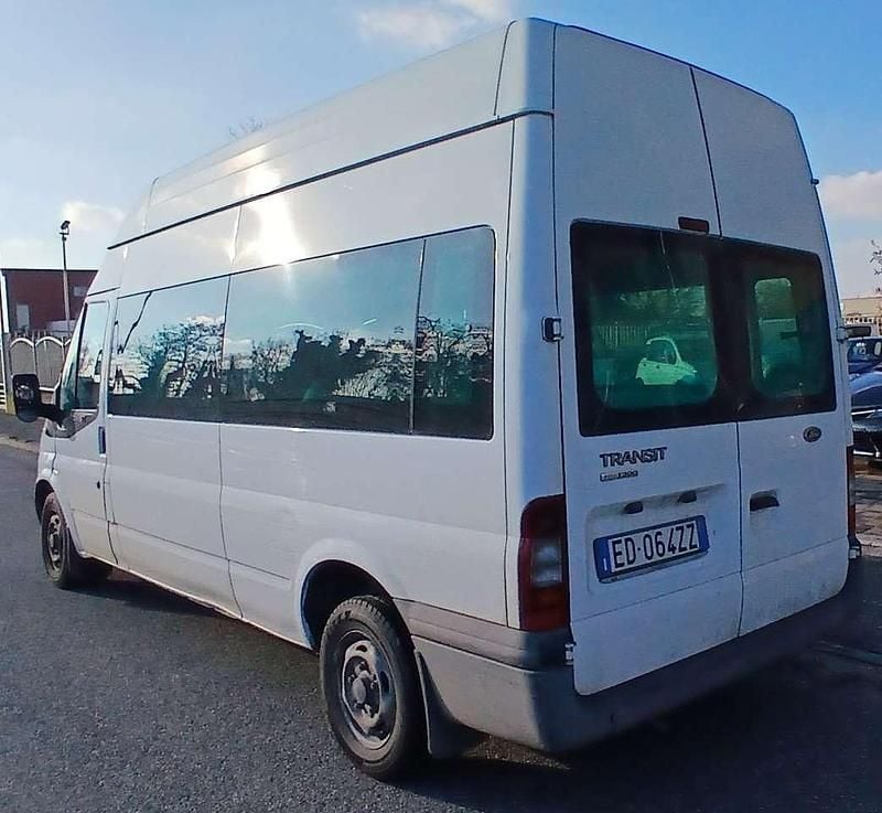 Usata Ford Transit 116 CV (85 kW) 2010 Vernice pastello Monovolume