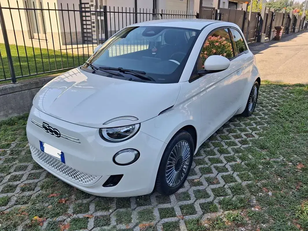 Usata Fiat 500e Icon 42 kW (58 CV) 2023 Bianco Utilitaria
