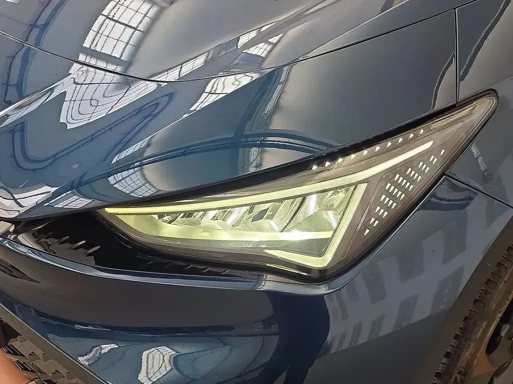 Usata Cupra Born e-Boost 169 kW (231 CV) 2023 Blu aurora Utilitaria