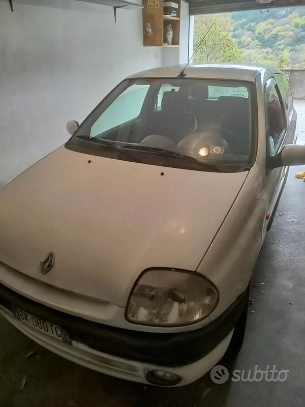 Usata Renault Clio II 107 CV (78 kW) 2000 Bianco Berlina