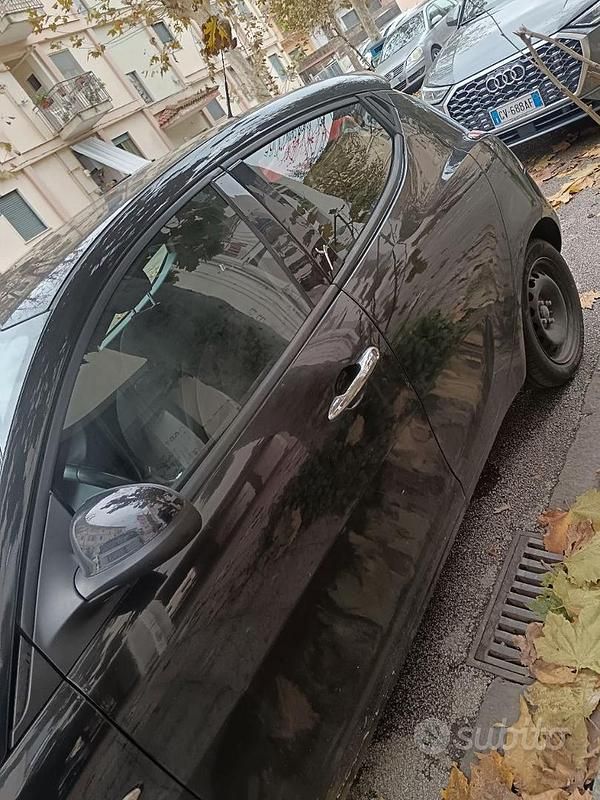 Usata Lancia Ypsilon 69 CV (50 kW) 2012 Nero Utilitaria