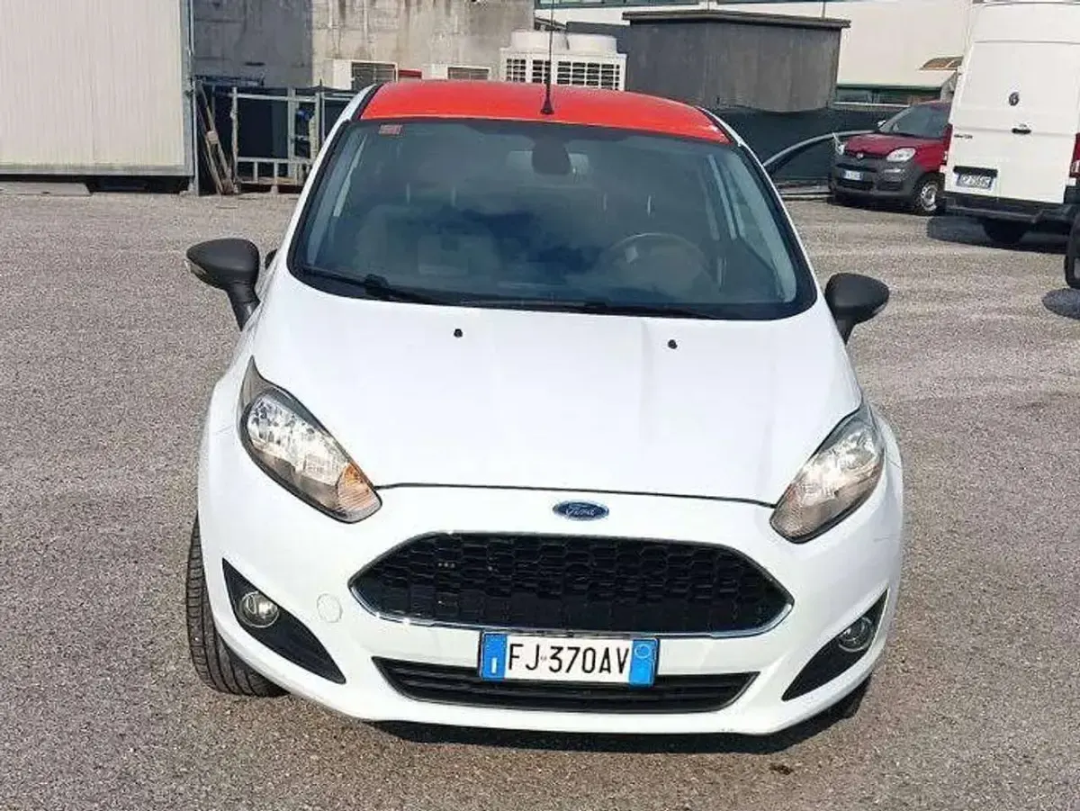 Gebraucht Ford Fiesta 75 PS (55 kW) 2017 Weiß Kleinwagen
