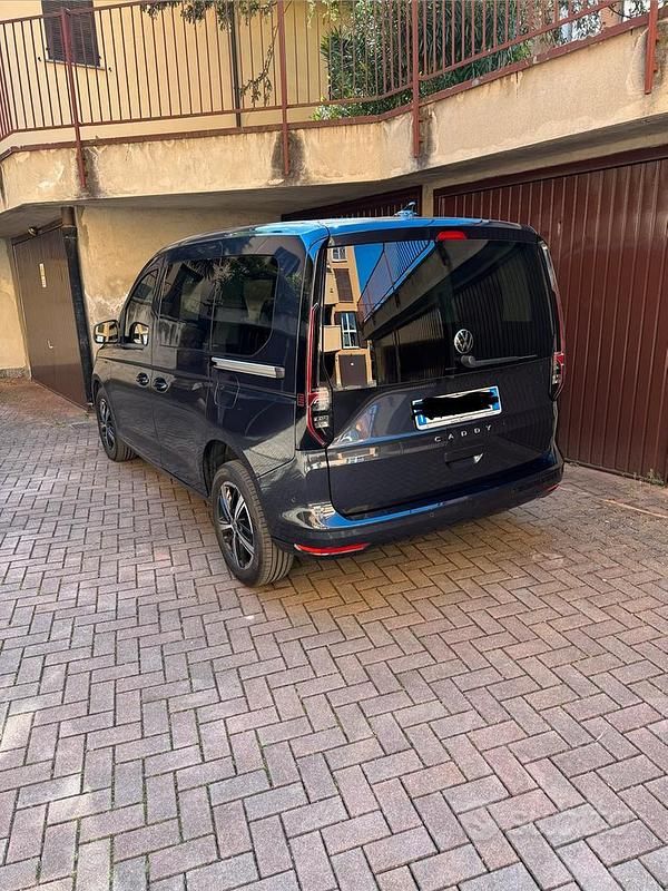 Usata VW Caddy 122 CV (89 kW) 2024 Blu Monovolume