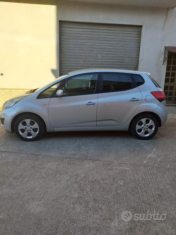 Usata Kia Venga EX 90 CV (66 kW) 2010 Grigio Utilitaria