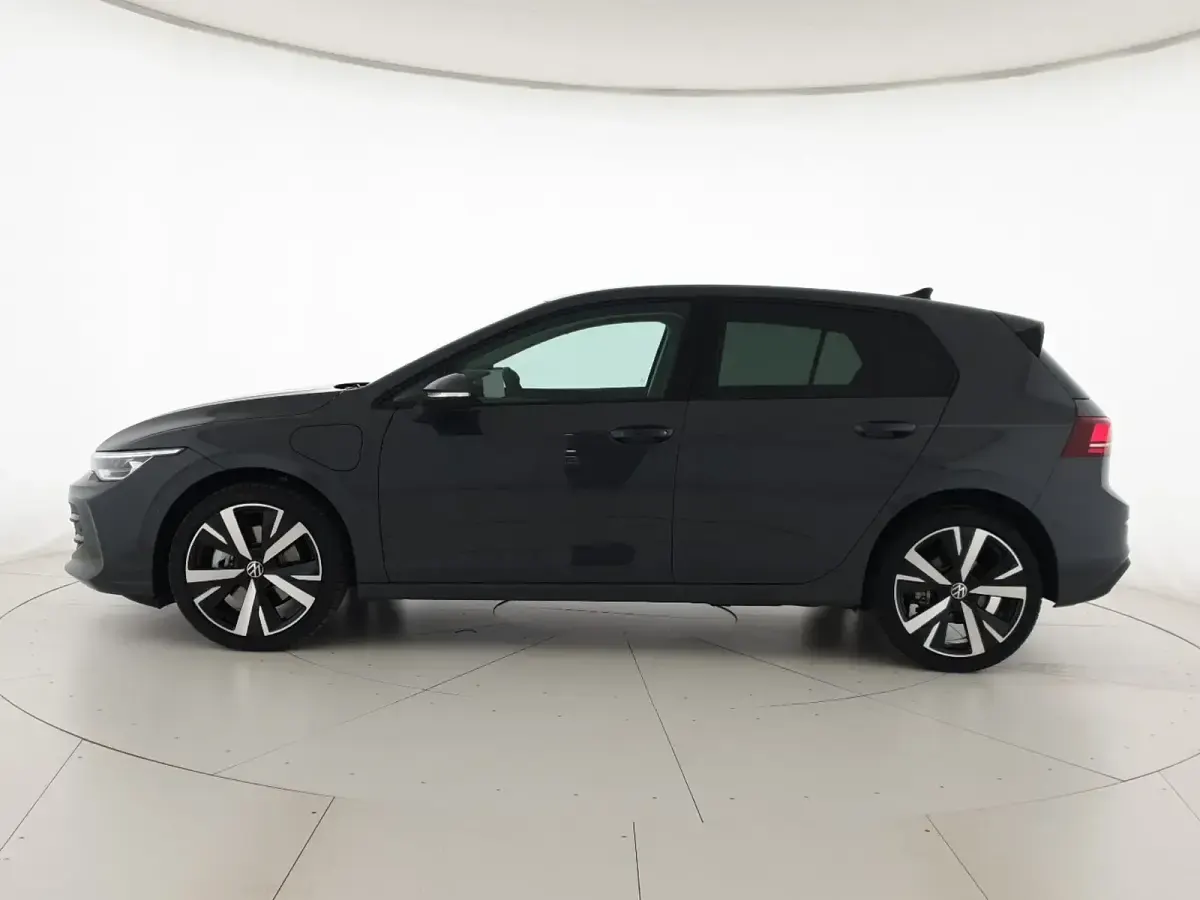 Nuova VW Golf VIII Edition 204 CV (150 kW) 2026 Dolphin grey metallizzato Berlina