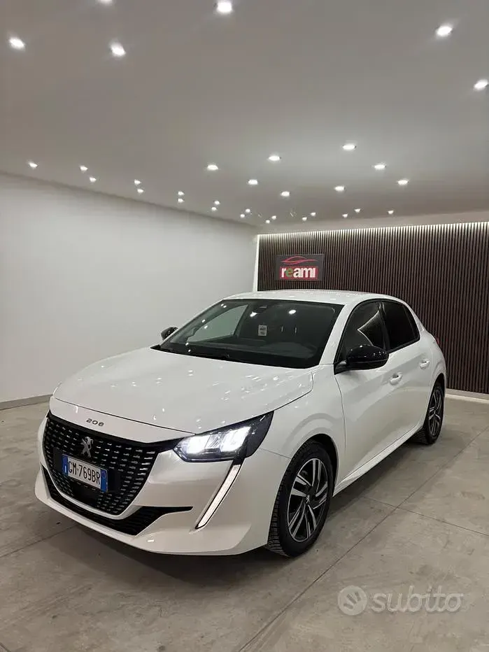 Usata Peugeot 208 Allure 101 CV (74 kW) 2022 Bianco Utilitaria