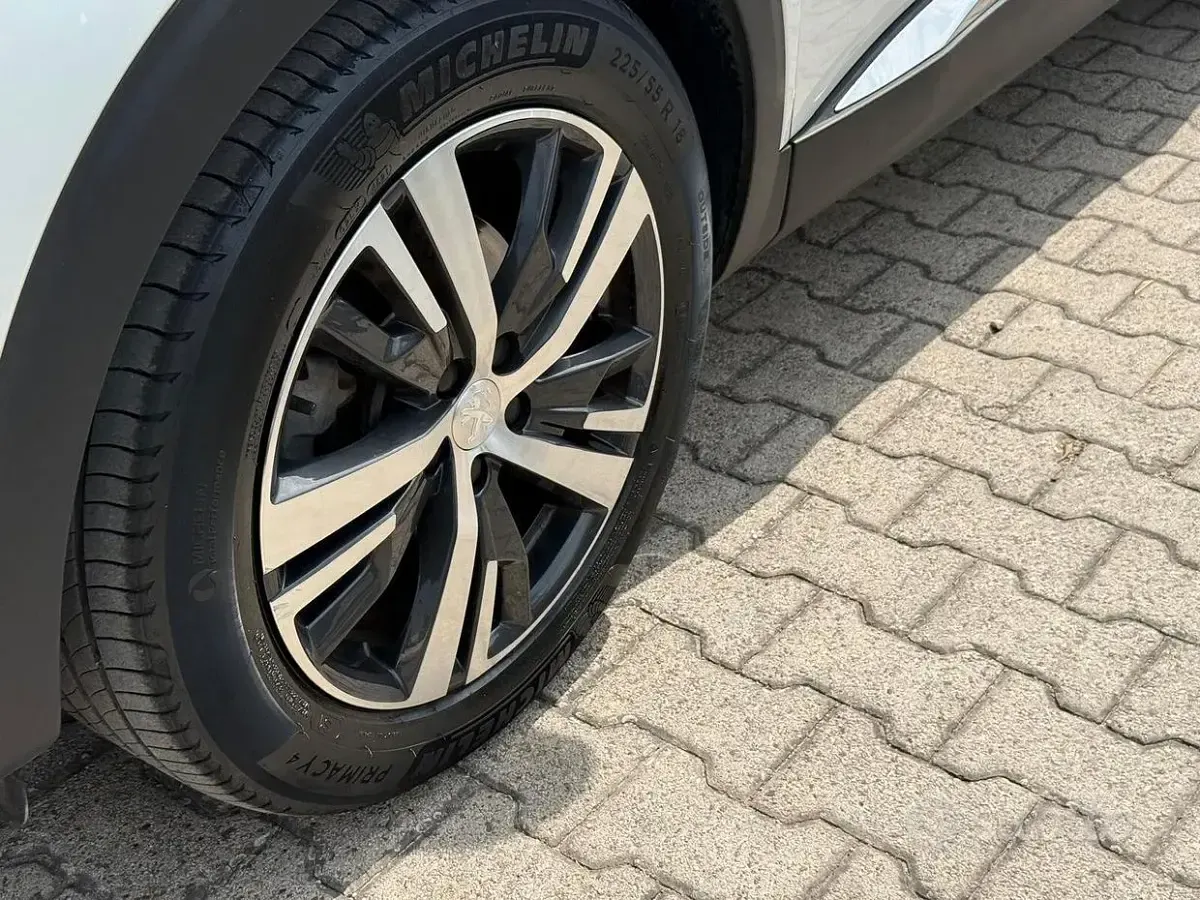 Usata Peugeot 3008 Allure 131 CV (96 kW) 2022 Bianco SUV